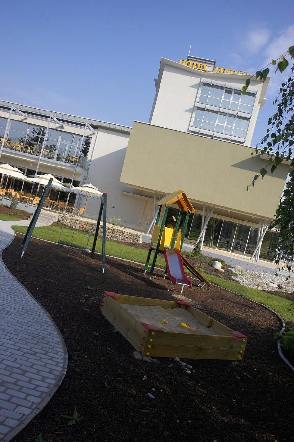Hotel Janosik Liptovský Mikuláš Extérieur photo