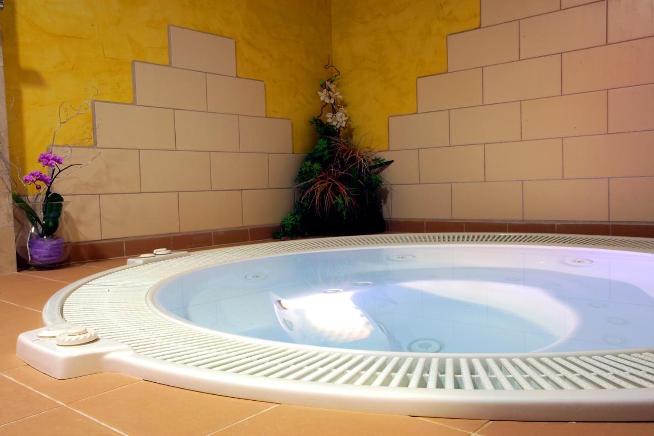 Hotel Janosik Liptovský Mikuláš Extérieur photo
